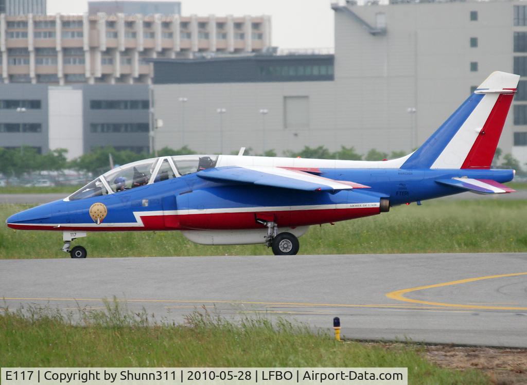 E117, , Taxiing holding point rwy 32R for demo flight @ LFBR