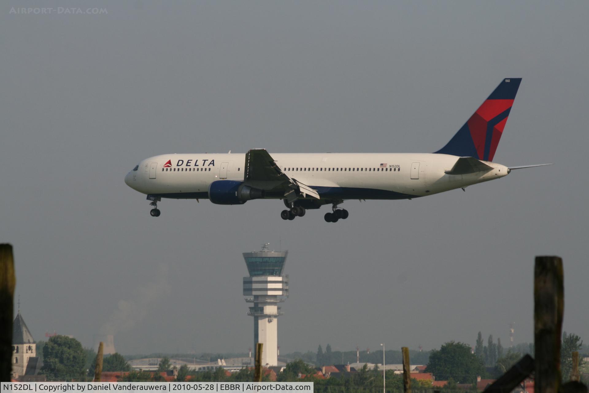 N152DL, 1990 Boeing 767-3P6 C/N 24984, Flight DL124 is descending to RWY 25L
