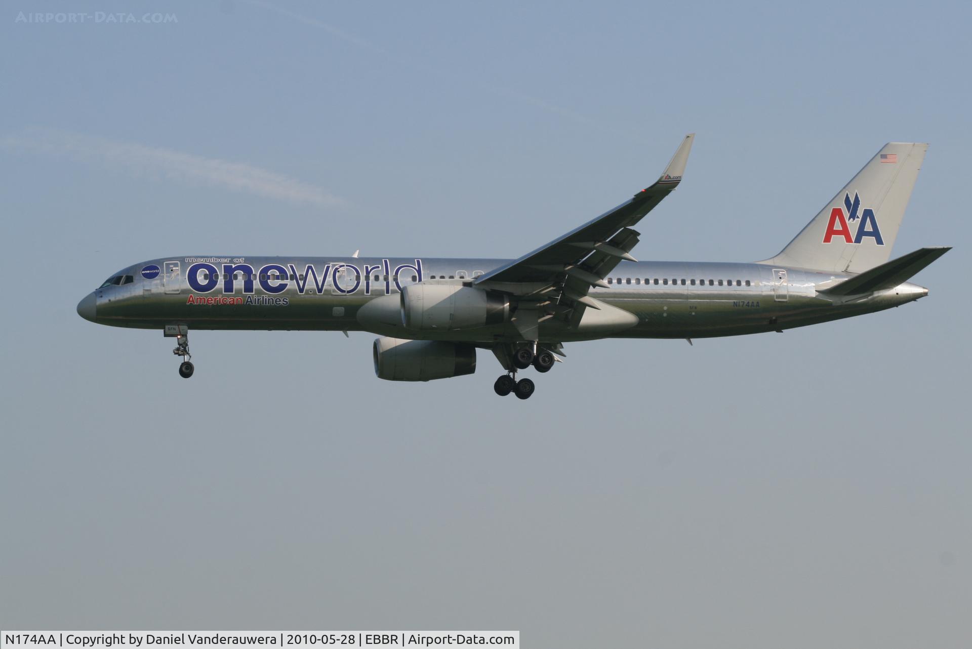 N174AA, 2002 Boeing 757-223 C/N 31308, Arrival of flight AA172 to RWY 25L