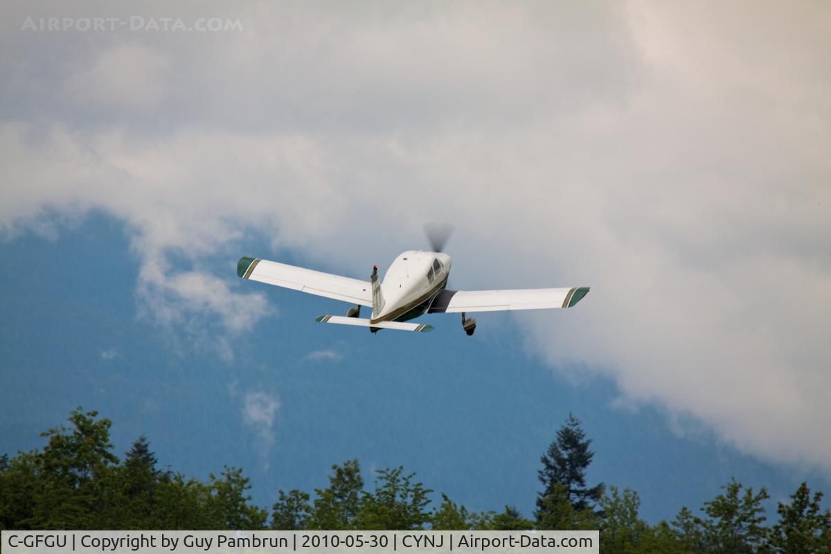 C-GFGU, 1963 Piper PA-28-180 C/N 28-1009, Take off