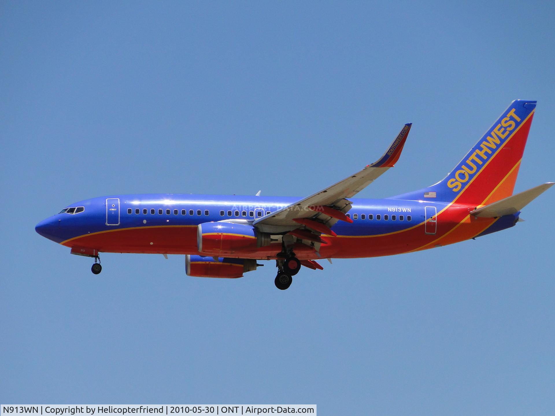 N913WN, 2008 Boeing 737-7H4 C/N 29840, On final to runway 26R