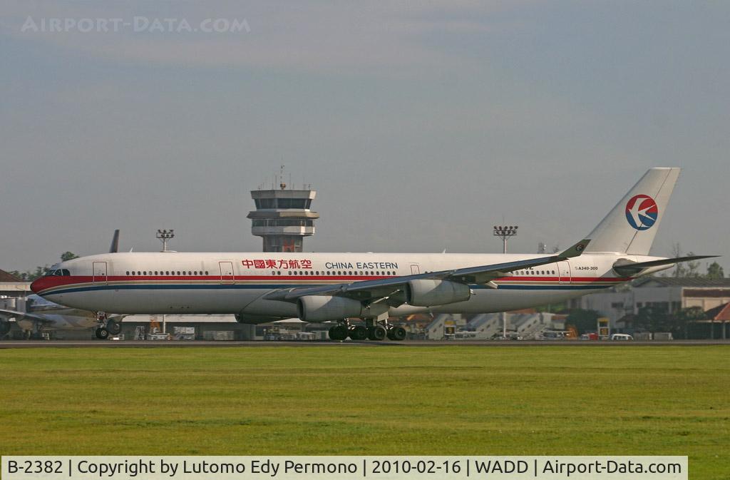 B-2382, 1996 Airbus A340-313 C/N 141, China Eastern