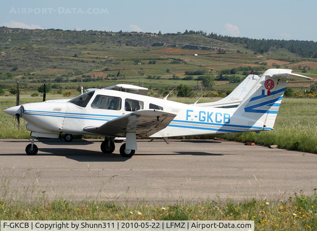 F-GKCB, Piper PA-28RT-201T Arrow IV C/N 28R8131136, Parked near the control tower...