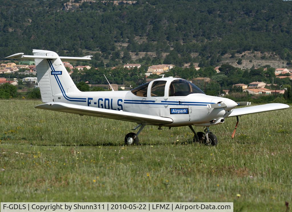 F-GDLS, Piper PA-38-112 Tomahawk Tomahawk C/N 3880A0093, Parked on the grass