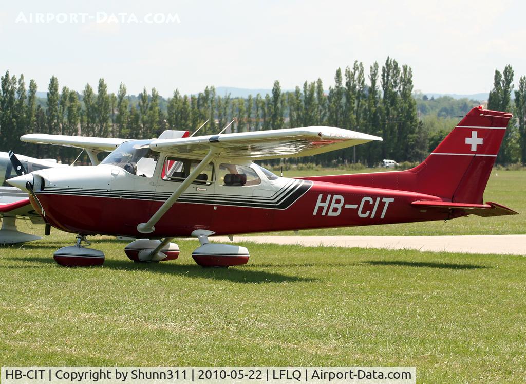 HB-CIT, 1986 Reims 172P Skyhawk II C/N 2248, Parked in the grass...