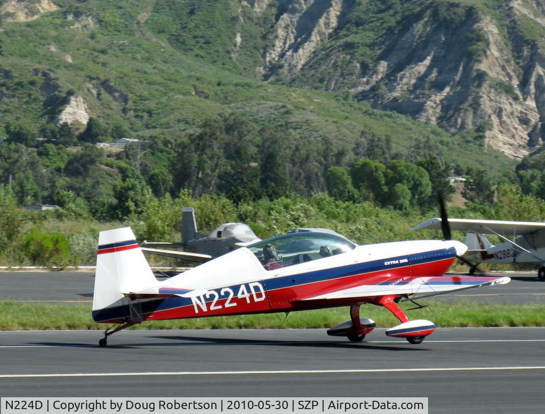 N224D, 1996 Extra EA-300/L C/N 028, 1996 EXTRA Flugzeugbau Gmbh 300/L, Lycoming AEIO-540-LiB5 300 Hp, takeoff roll Rwy 22