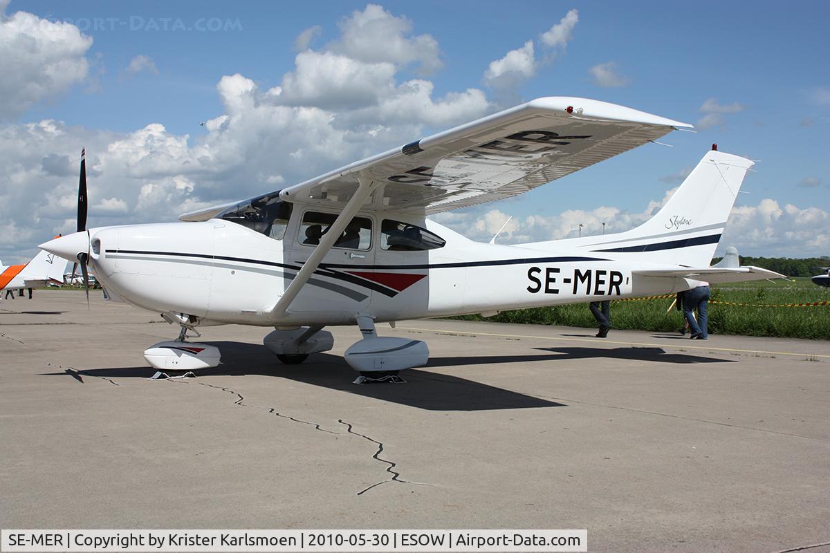 SE-MER, 1998 Cessna 182S Skylane Skylane C/N 18280278, Parked during the airshow.
