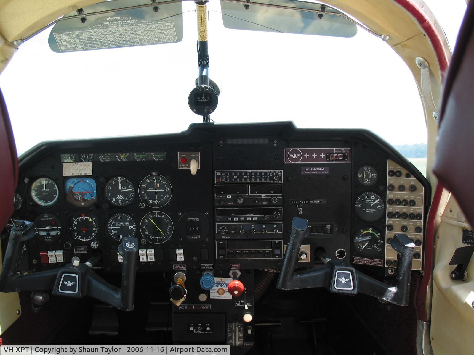 VH-XPT, 1982 Mooney M20J 201 C/N 24-1324, VH-XPT cockpit