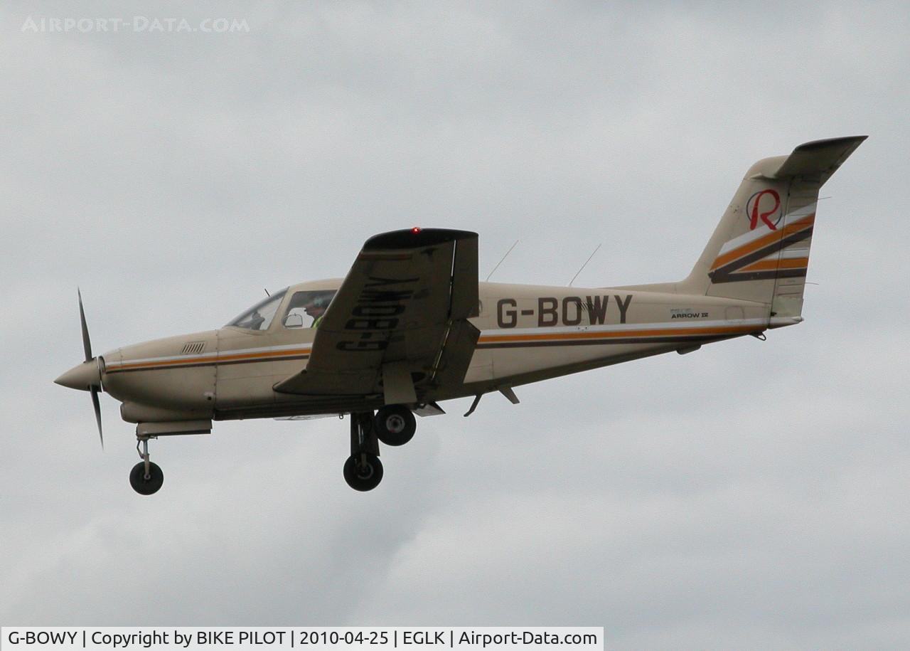 G-BOWY, 1981 Piper PA-28RT-201T Turbo Arrow IV Arrow IV C/N 28R-8131114, FINALS RWY 25