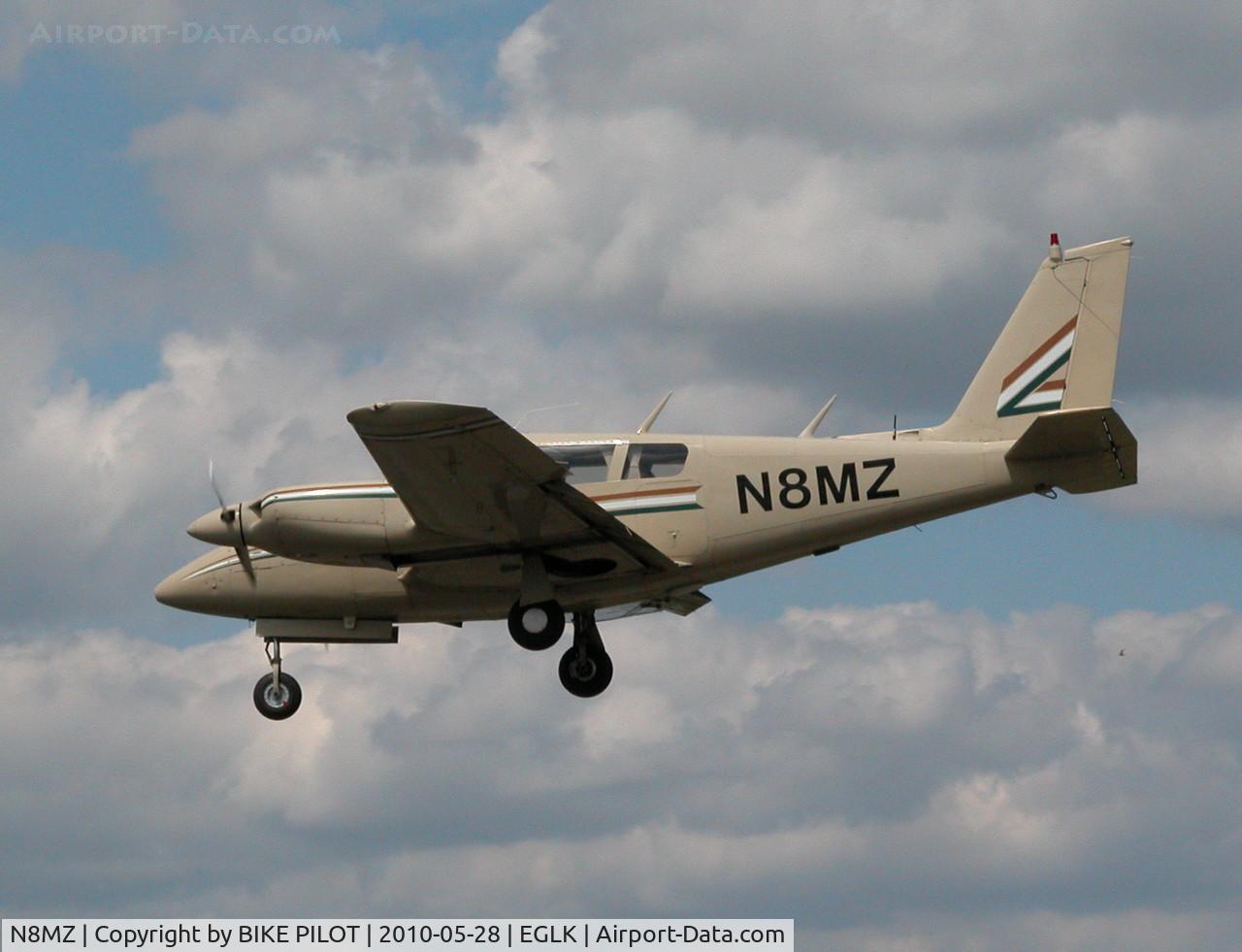 N8MZ, 1967 Piper PA-30 Twin Comanche Twin Comanche C/N 30-1648, FINALS FOR RWY 25