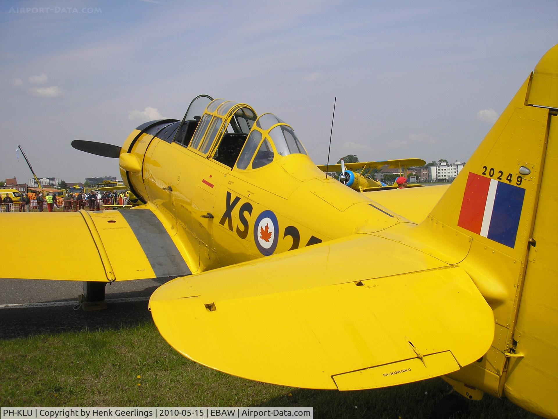 PH-KLU, Noorduyn AT-16 Harvard IIB C/N 14A-1184, Stampe Fly In , May 2010