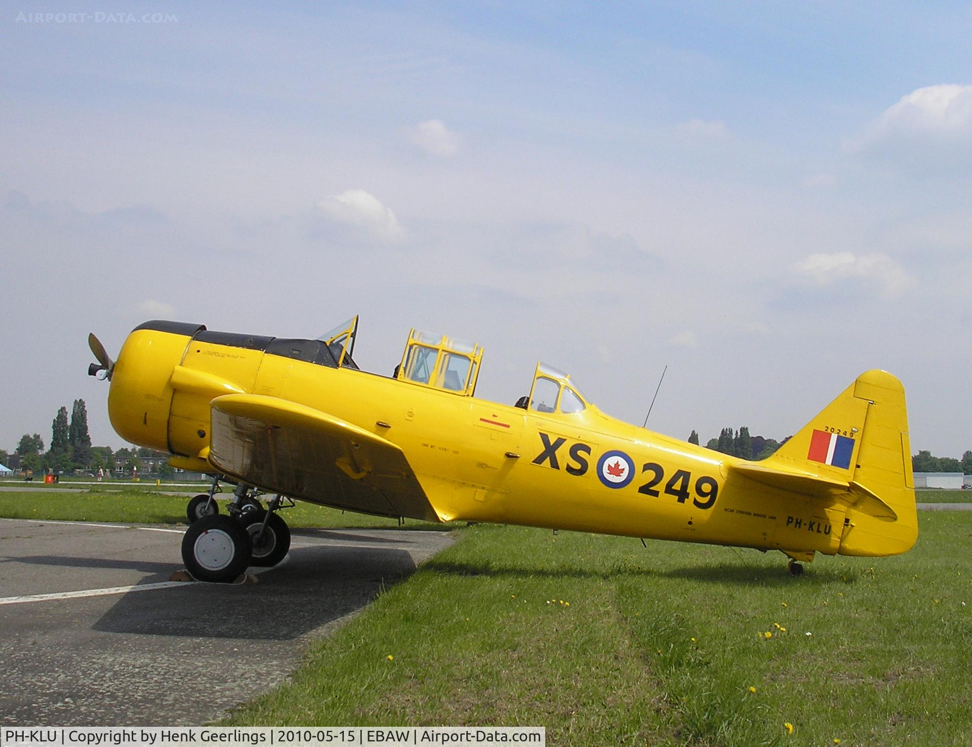 PH-KLU, Noorduyn AT-16 Harvard IIB C/N 14A-1184, Stampe Fly In , May 2010