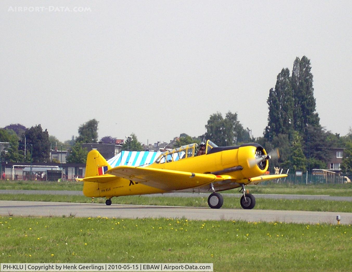 PH-KLU, Noorduyn AT-16 Harvard IIB C/N 14A-1184, Stampe Fly In , May 2010