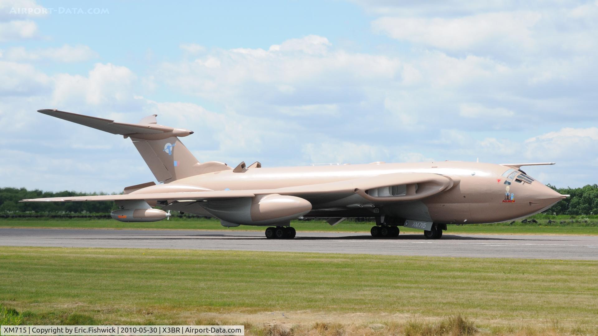 XM715, 1963 Handley Page Victor K.2 C/N HP80/83, xm715 after a hot burn taxi down the runway at Bruntingthorpe Cold War Jets Open Day - May 2010
