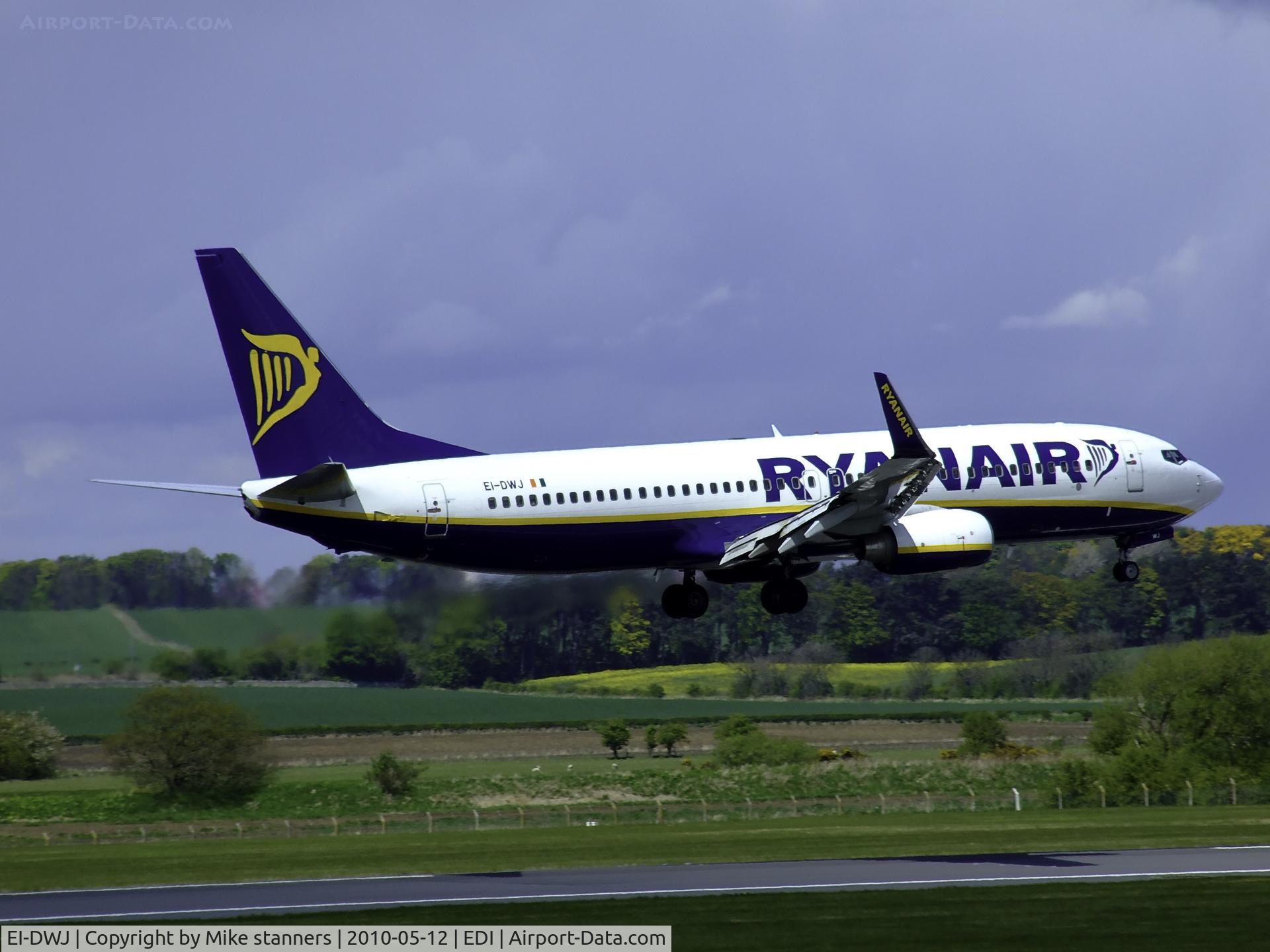 EI-DWJ, 2007 Boeing 737-8AS C/N 36077, Ryanair Boeing 737-8AS landing on runway 06