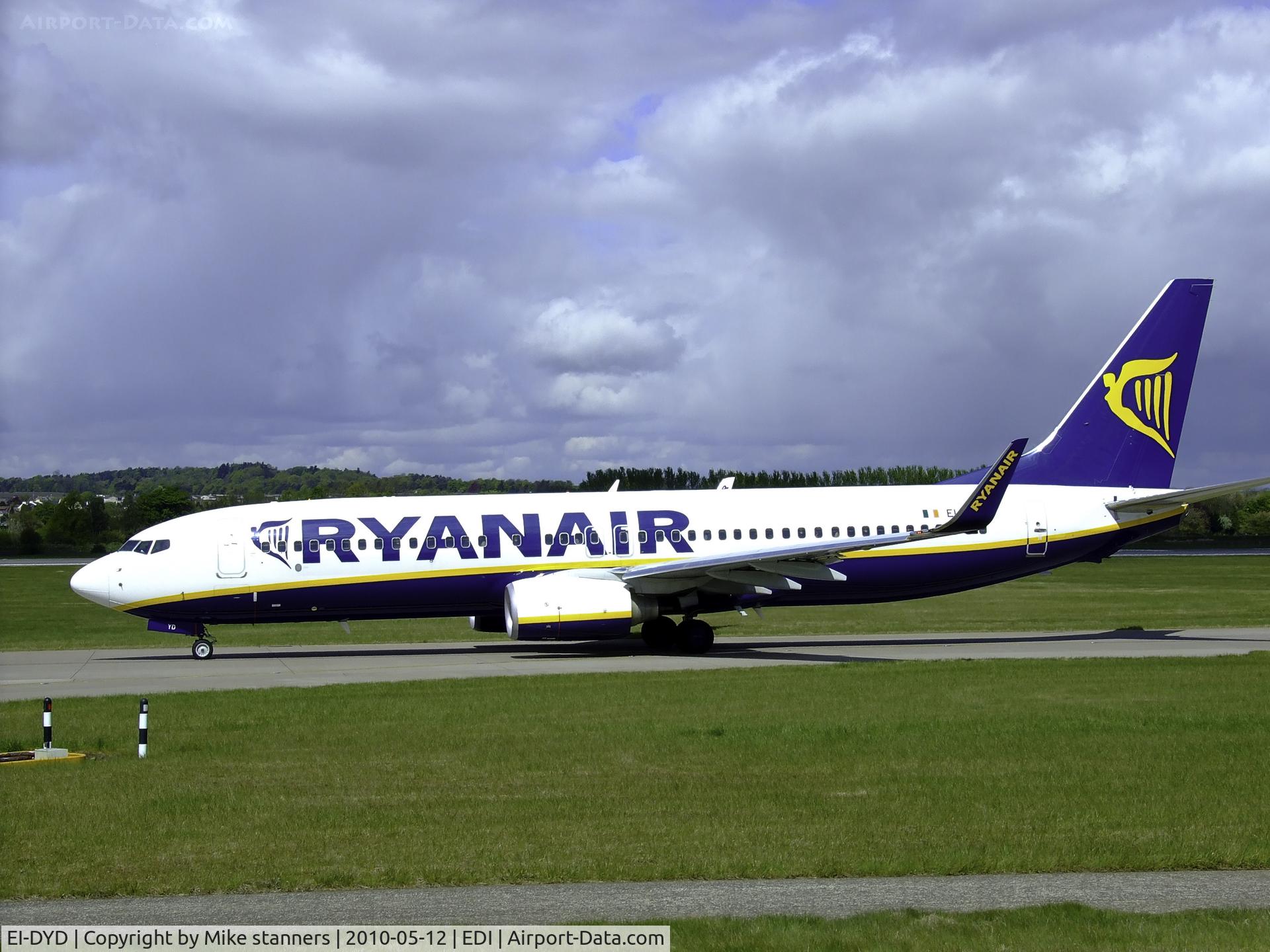 EI-DYD, 2008 Boeing 737-8AS C/N 33632, Ryanair Boeing 737-8AS Taxiing to runway 06