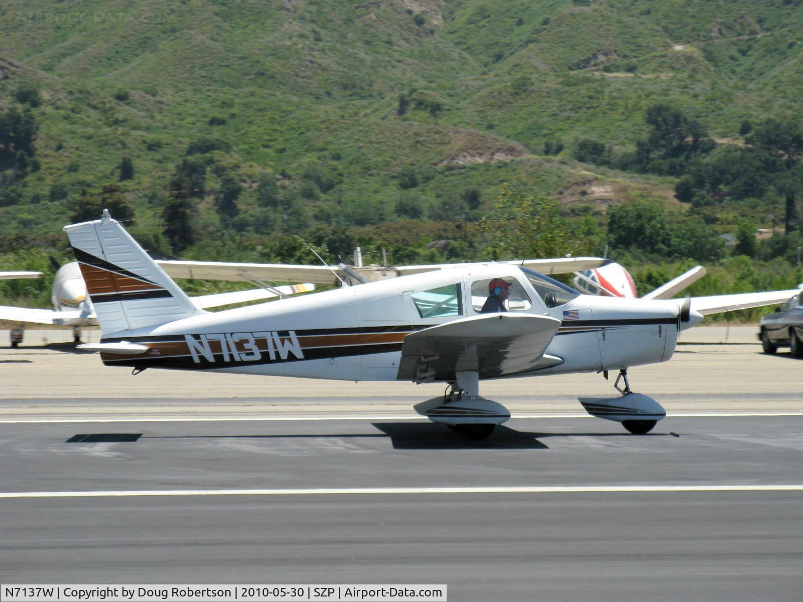 N7137W, 1962 Piper PA-28-180 C/N 28-939, 1962 Piper PA-28-180 CHEROKEE, Lycoming O&VO-360m 180 Hp, landing roll Rwy 22