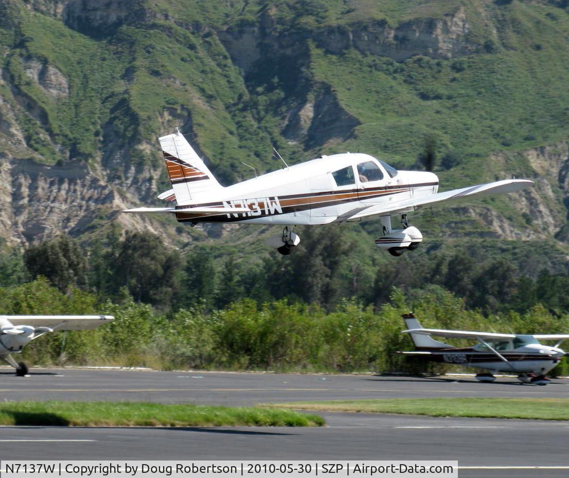N7137W, 1962 Piper PA-28-180 C/N 28-939, 1962 Piper PA-28-180 CHEROKEE, Lycoming O&VO-360 180 Hp, takeoff climb Rwy 22
