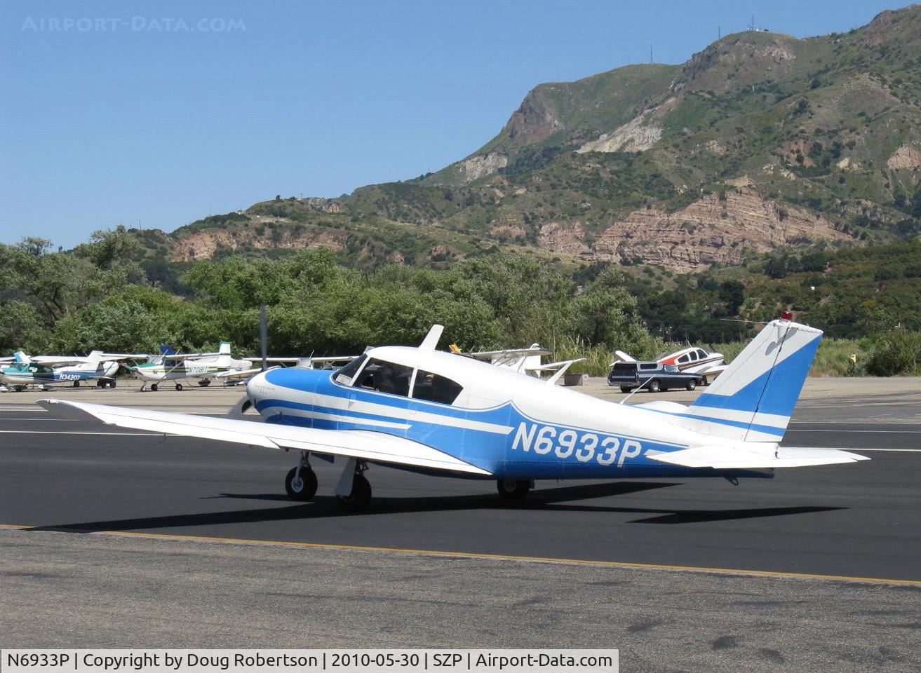 N6933P, 1960 Piper PA-24-250 Comanche C/N 24-2067, 1960 Piper PA-24-250 COMANCHE, Lycoming O-540-E 250 Hp, taxi