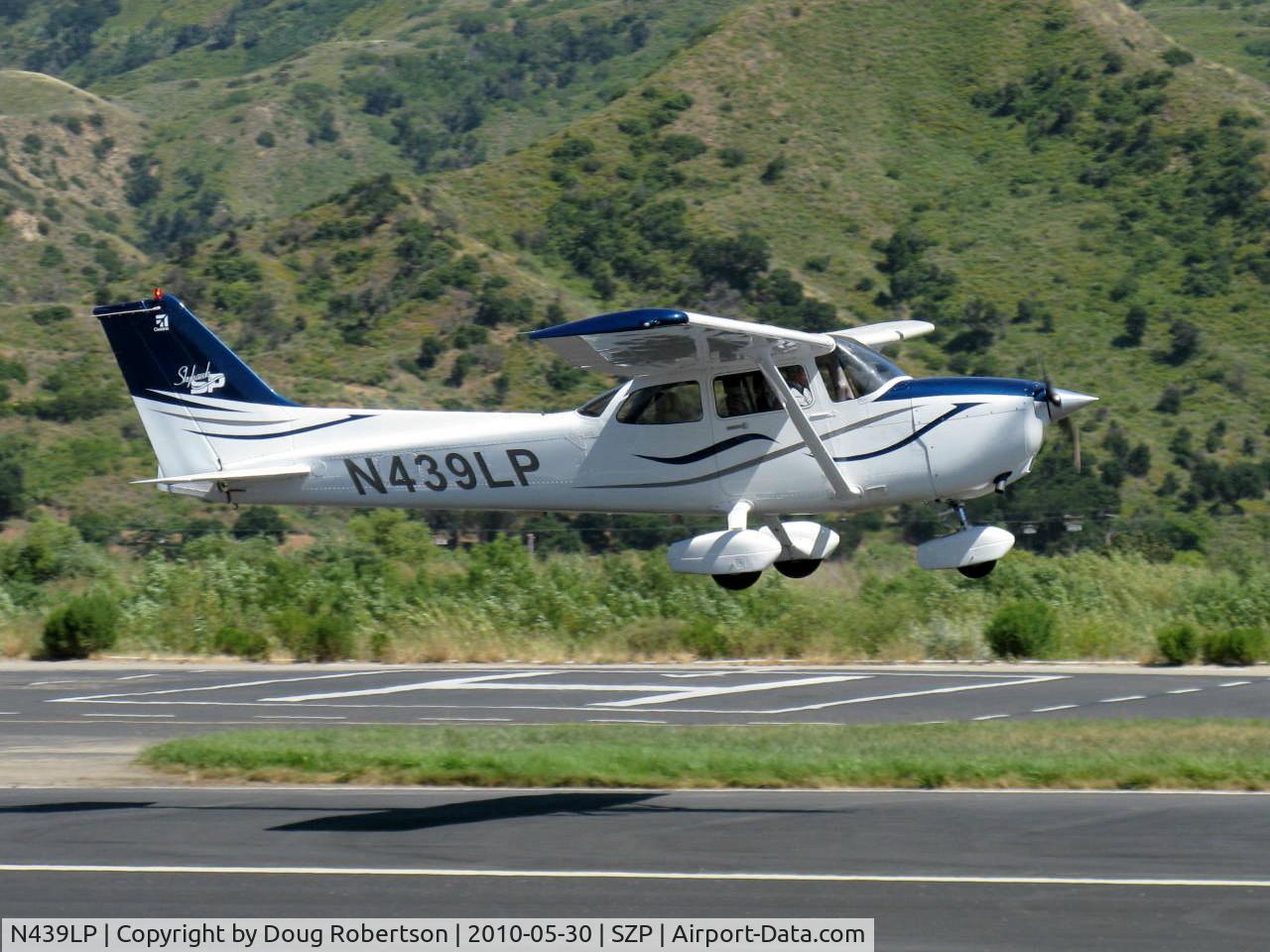 N439LP, 2003 Cessna 172S C/N 172S9439, 2003 Cessna 172S SKYHAWK SP, Lycoming IO-360-L2A 180 Hp, takeoff climb Rwy 22