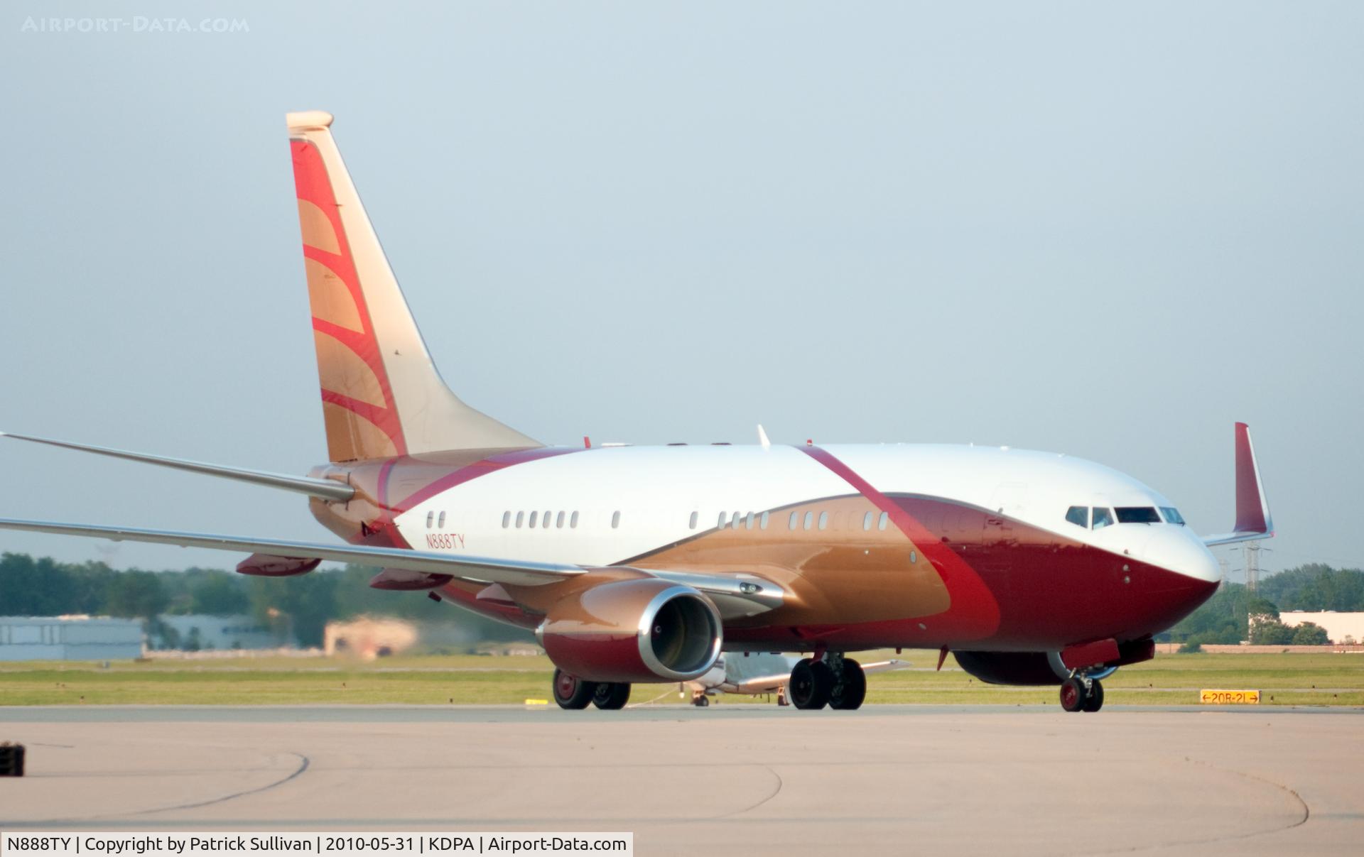 N888TY, 2000 Boeing 737-7AH C/N 29749, Taxi to Ramp DuPage Airport