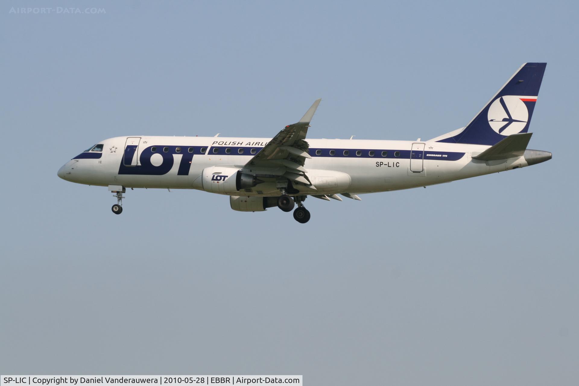 SP-LIC, 2006 Embraer 175LR (ERJ-170-200LR) C/N 17000134, Arrival of flight LO235 to RWO 25L