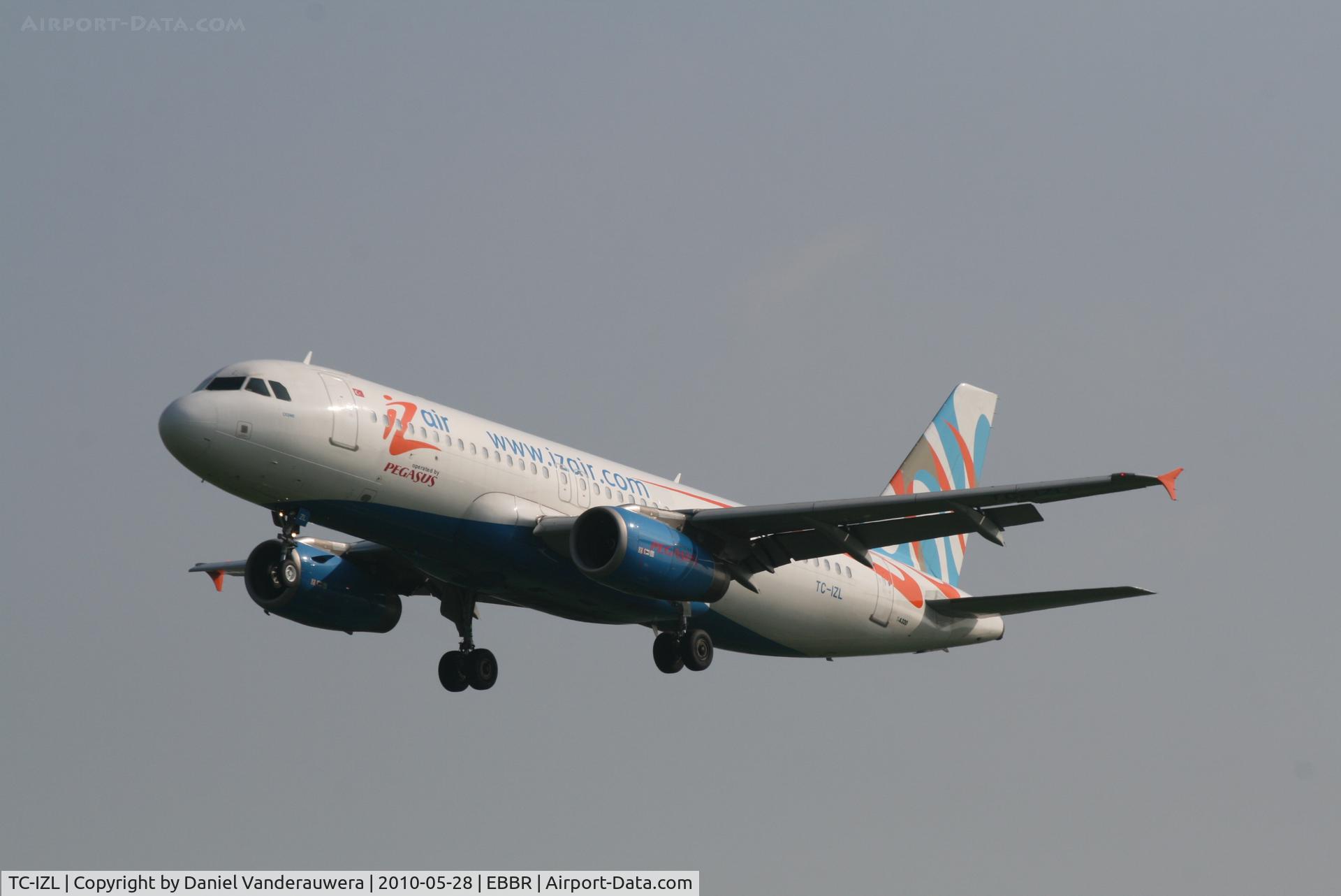 TC-IZL, 2002 Airbus A320-233 C/N 1730, Arrival of flight PGT3521 to RWY 25L