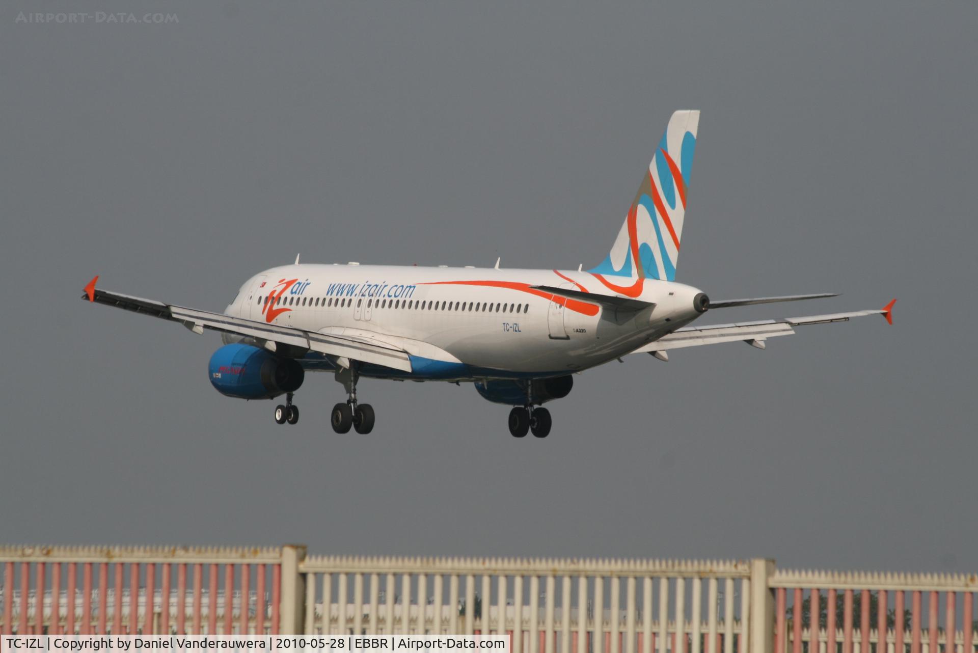 TC-IZL, 2002 Airbus A320-233 C/N 1730, Flight PGT3521 is descending to RWY 25L