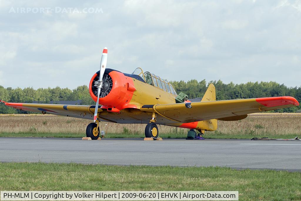 PH-MLM, Noorduyn AT-16 Harvard IIB C/N 14A-1444, at Volkel