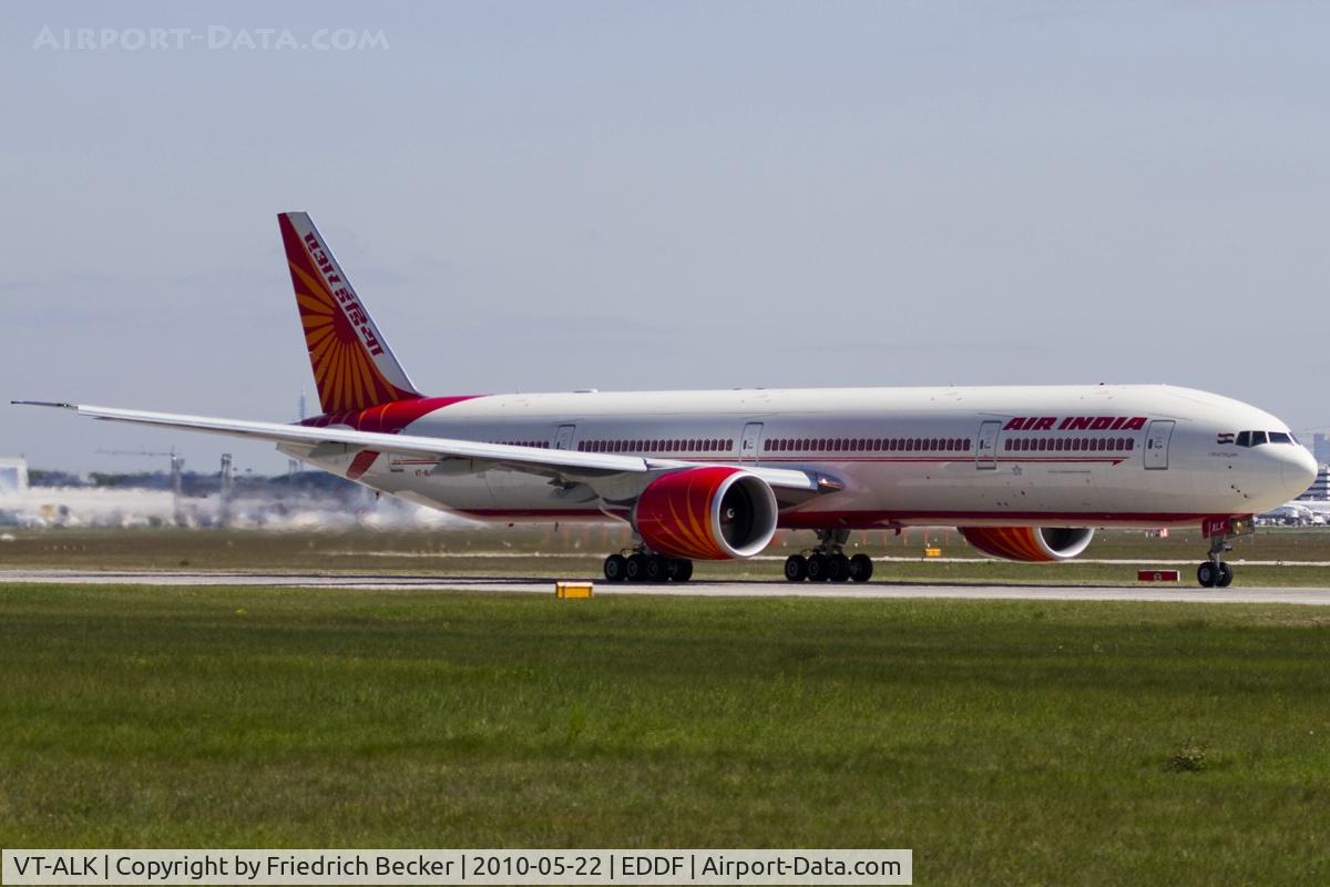 VT-ALK, 2007 Boeing 777-337/ER C/N 36309, departing via RW18W