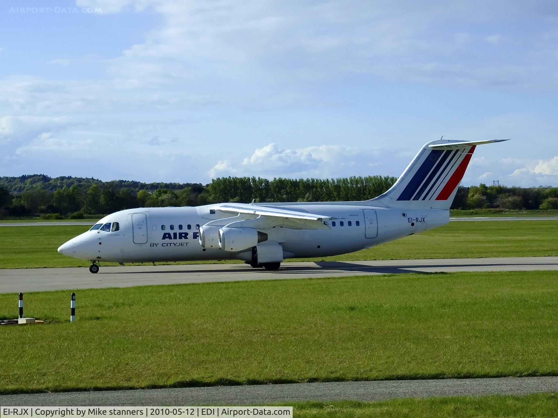 EI-RJX, 2000 BAe Systems Avro 146-RJ85A C/N E.2372, Cityjet RJ85 Taxiing to runway 06