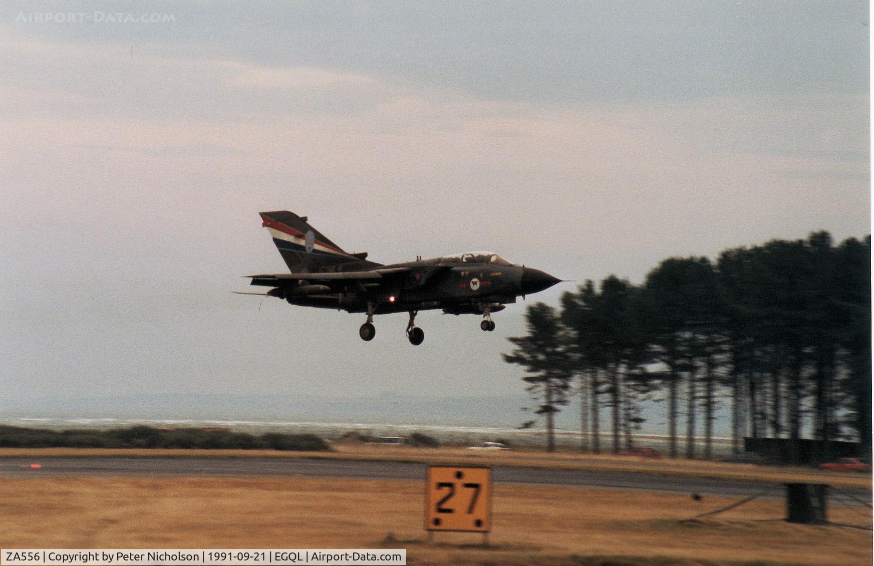 ZA556, 1981 Panavia Tornado GR.1 C/N 075/BS020/3040, Tornado GR.1 of 45 Squadron Tactical Weapons Conversion Unit based at Honington with 1915-1991 anniversary markings landing at the 1991 RAF Leuchars Airshow.