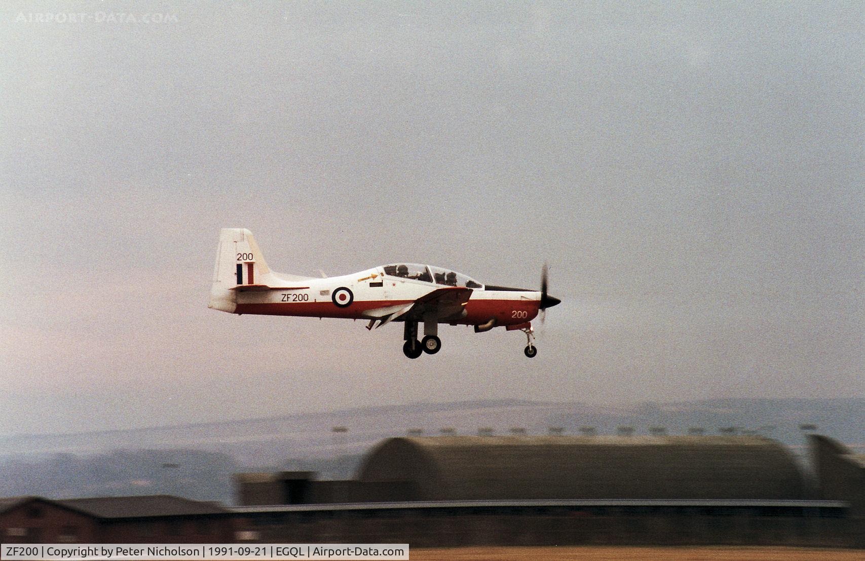 ZF200, 1989 Short S-312 Tucano T1 C/N S025/T25, Tucano T.1 of 7 Flying Training School landing at the 1991 RAF Leuchars Airshow.