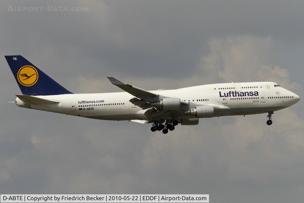 D-ABTE, 1991 Boeing 747-430M C/N 24966, short final RW25L
