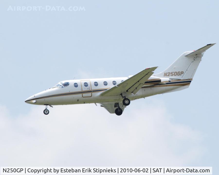 N250GP, 1984 Mitsubishi MU-300 C/N A069SA, short final SAT 12 R June 2