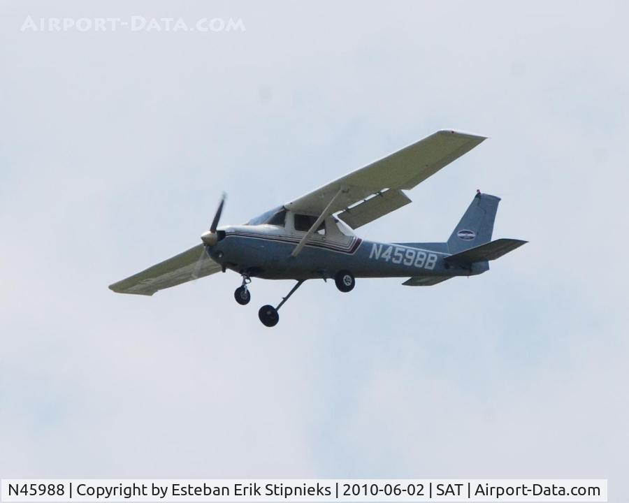 N45988, 1978 Cessna 152 C/N 15282976, short final