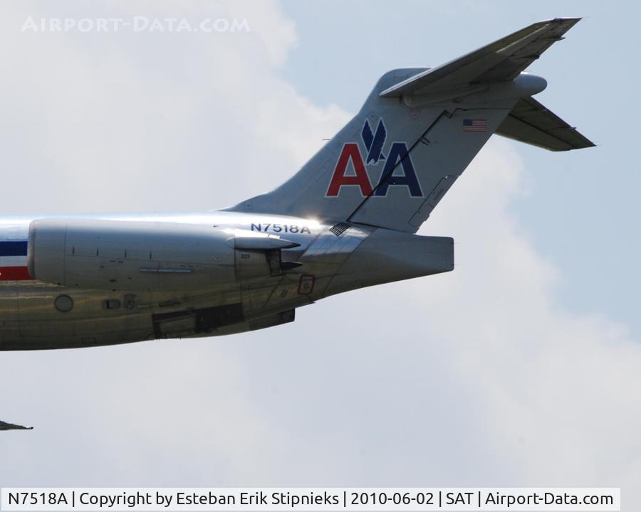 N7518A, 1990 McDonnell Douglas MD-82 (DC-9-82) C/N 49895, Hot hazy summer day short funal SAT