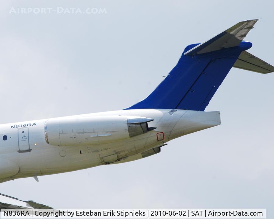 N836RA, 1990 McDonnell Douglas MD-83 (DC-9-83) C/N 53046, white on blue short final SAT