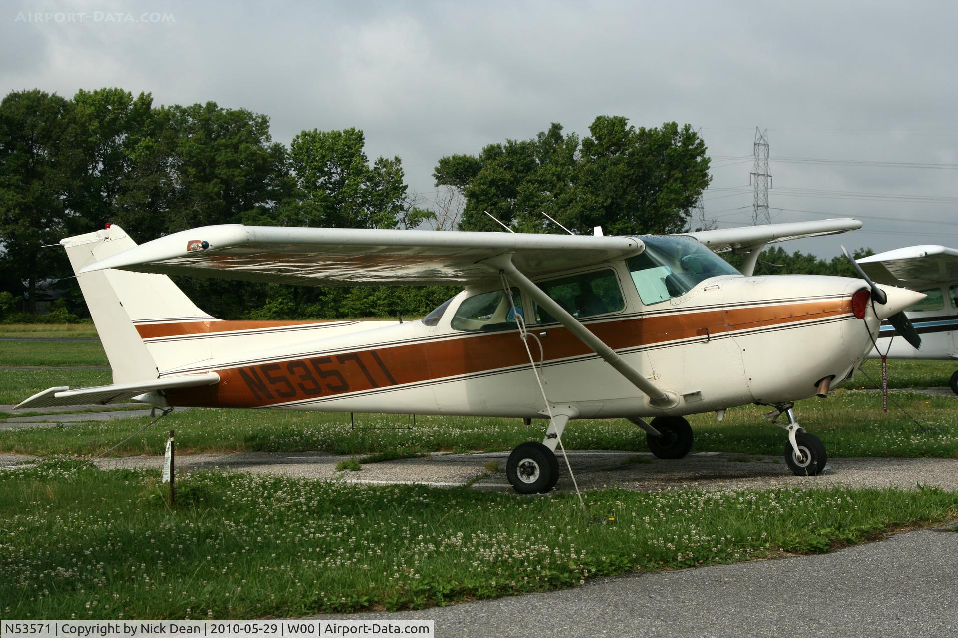 N53571, 1981 Cessna 172P C/N 17274781, W00