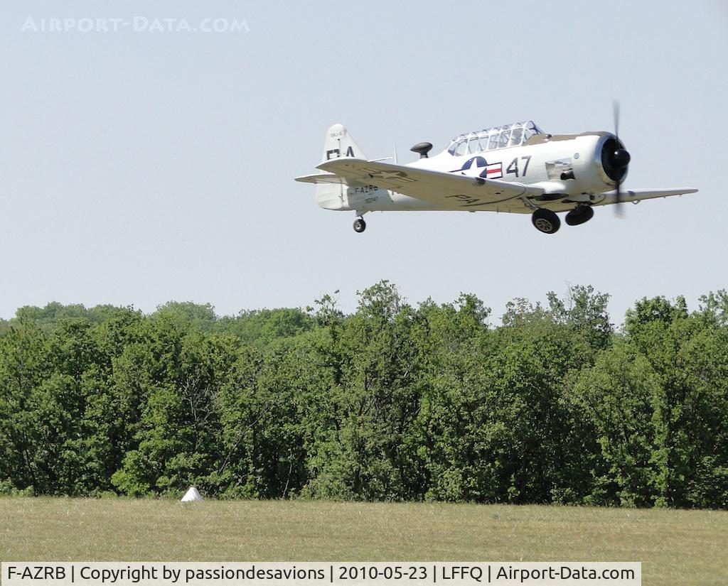 F-AZRB, North American SNJ-5 Texan Texan C/N 88-17955, Taking-off from La Ferté Alais