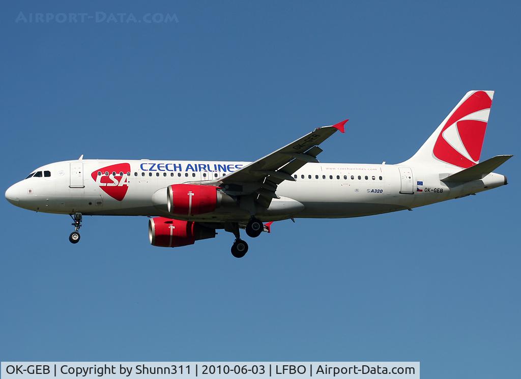 OK-GEB, 2001 Airbus A320-214 C/N 1450, Landing rwy 32L in new c/s