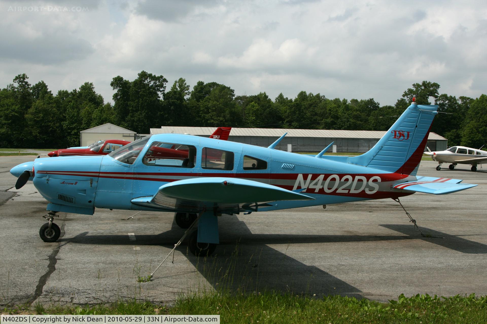 N402DS, 1975 Piper PA-28R-200 Cherokee Arrow C/N 28R-7635004, 33N