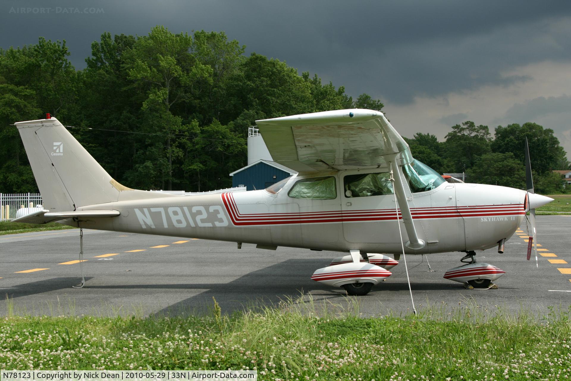 N78123, 1968 Cessna 172K Skyhawk C/N 17257490, 33N