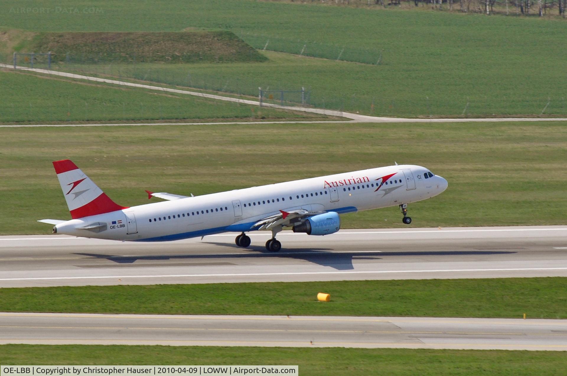 OE-LBB, 1995 Airbus A321-111 C/N 570, T/O RWY 29