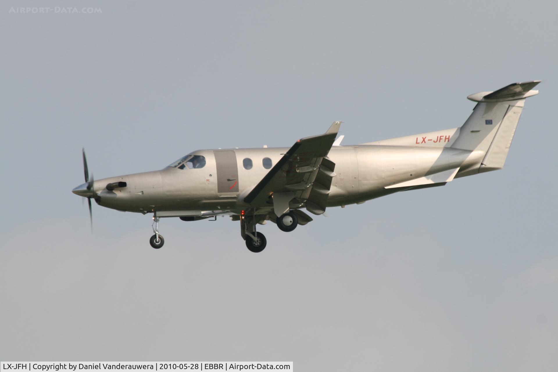 LX-JFH, 2003 Pilatus PC-12/45 C/N 522, Arrival to RWY 25L