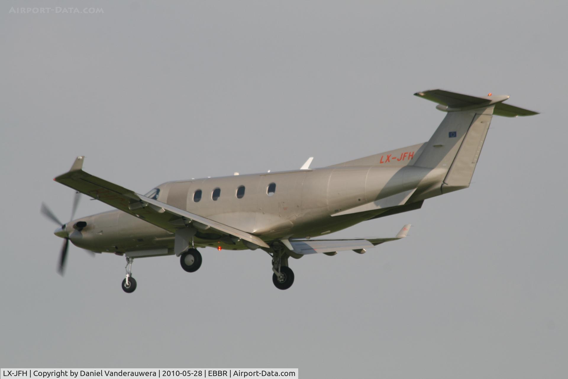 LX-JFH, 2003 Pilatus PC-12/45 C/N 522, Descending to RWY 25L