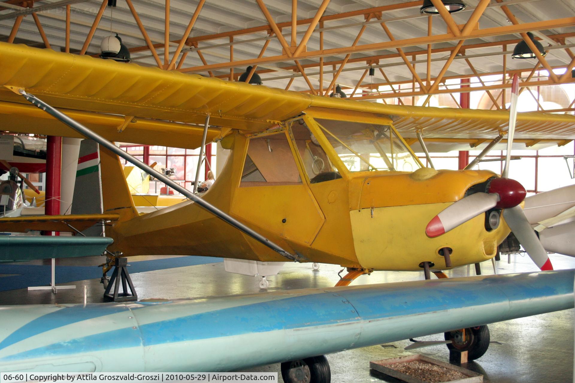 06-60, Rubik R-32 C/N Not found 06-60, Traffic Museum Budapest.