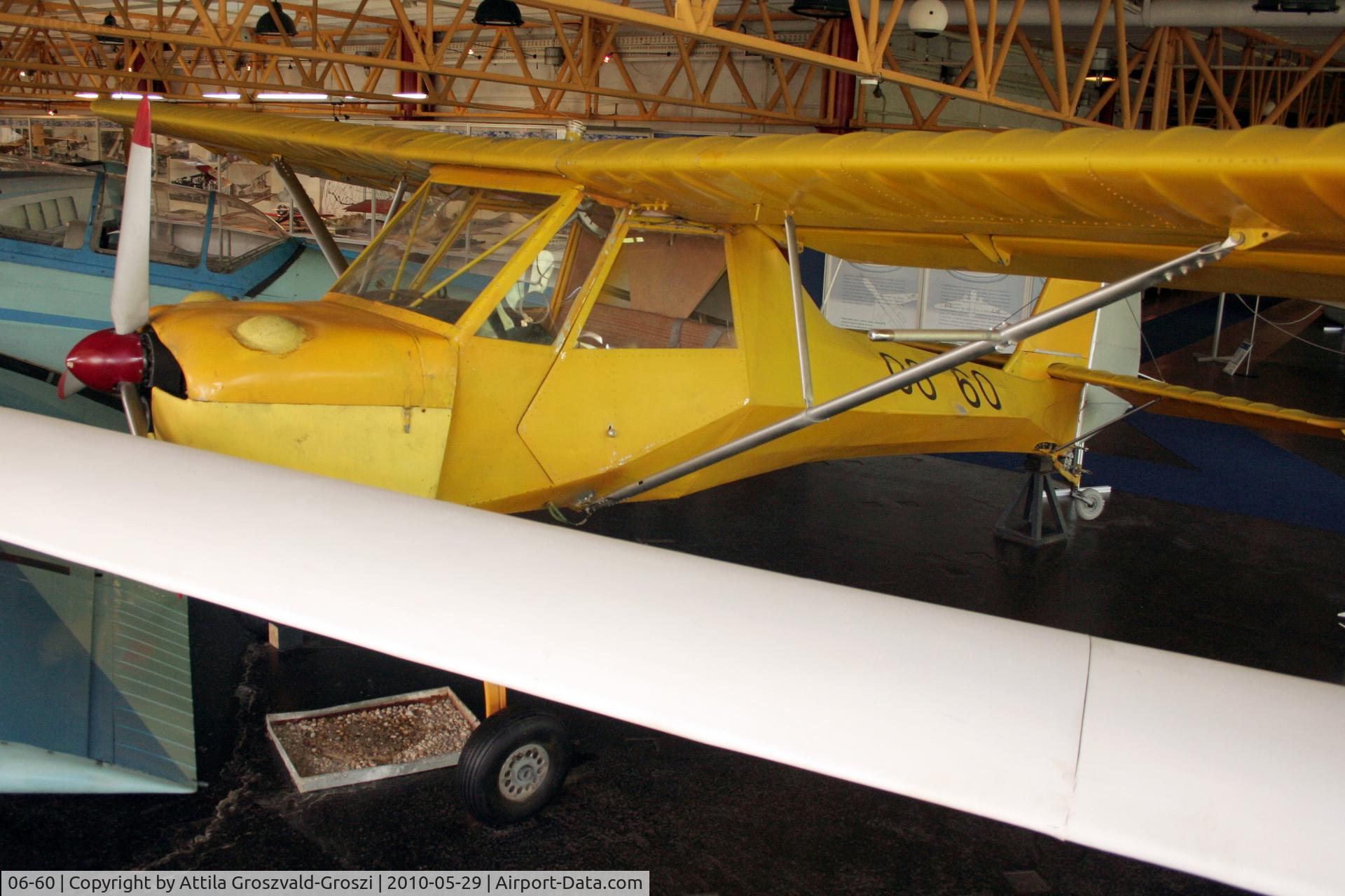 06-60, Rubik R-32 C/N Not found 06-60, Traffic Museum Budapest.