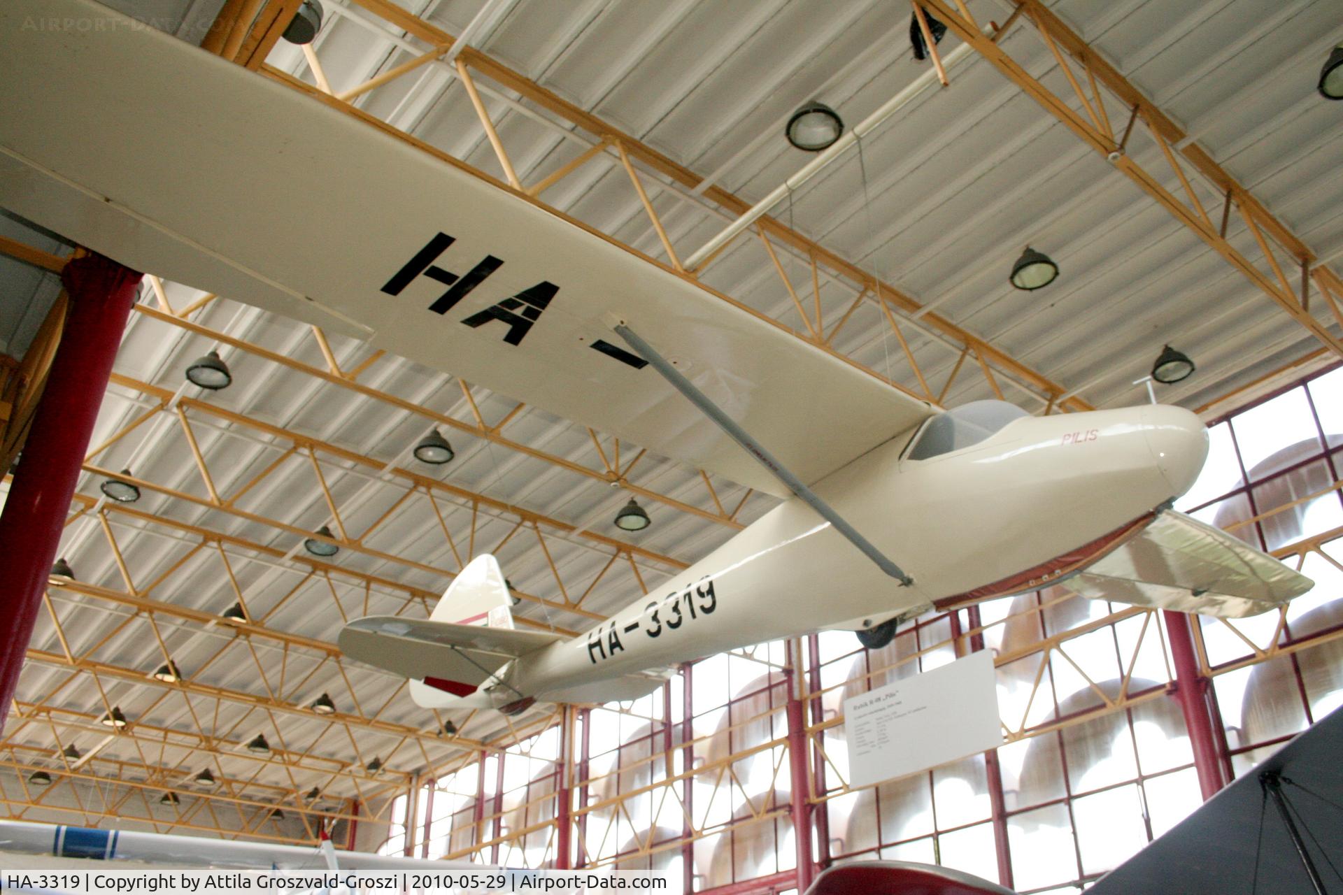 HA-3319, 1956 Rubik R-08 Pilis C/N E-1125, Traffic Museum Budapest.