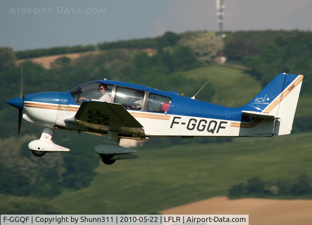 F-GGQF, Robin DR-400-160 Chevalier C/N 1856, Taking off...